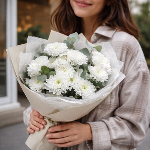 4 белые хризантемы