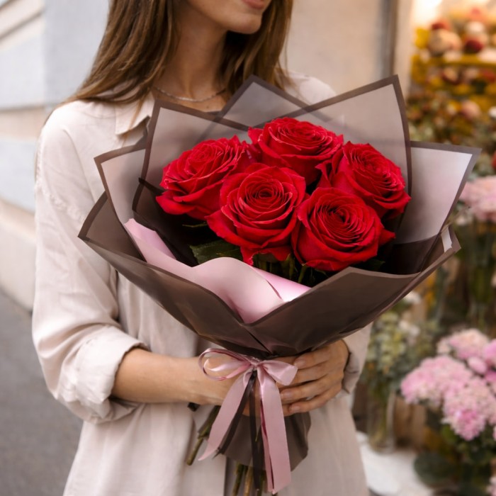 Букет 5 красных роз 50 см