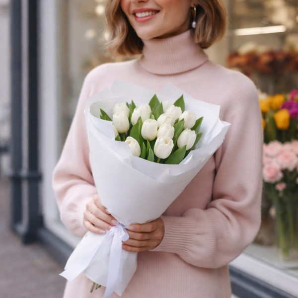 15 белых тюльпанов
