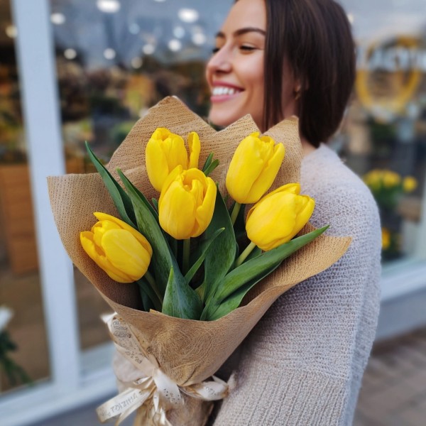 5 желтых тюльпанов