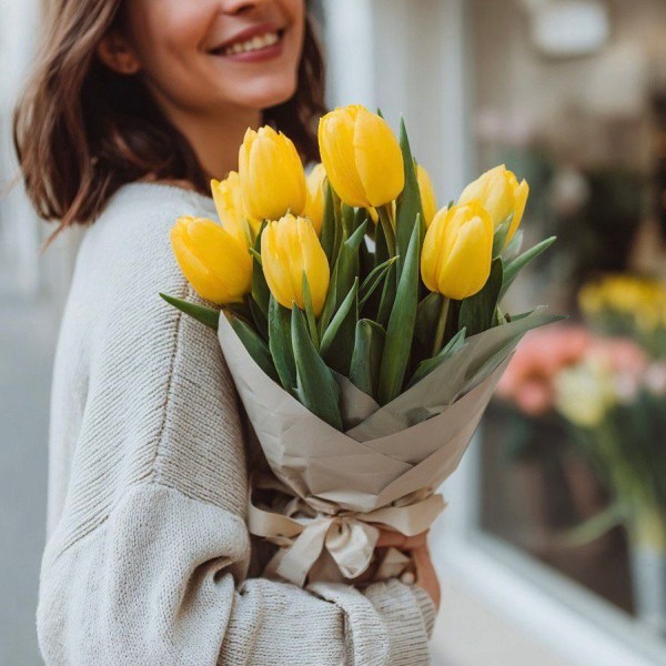 9 желтых тюльпанов