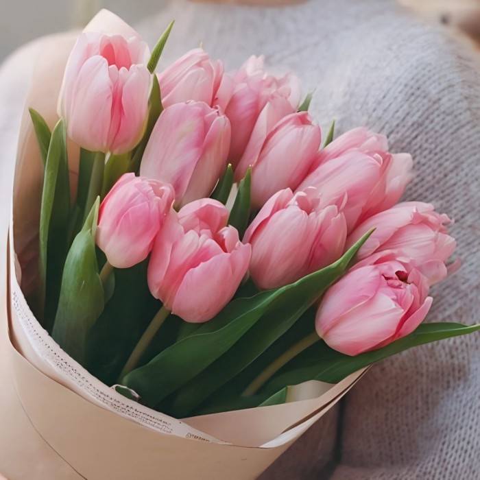 Букет из 13 розовых тюльпанов
