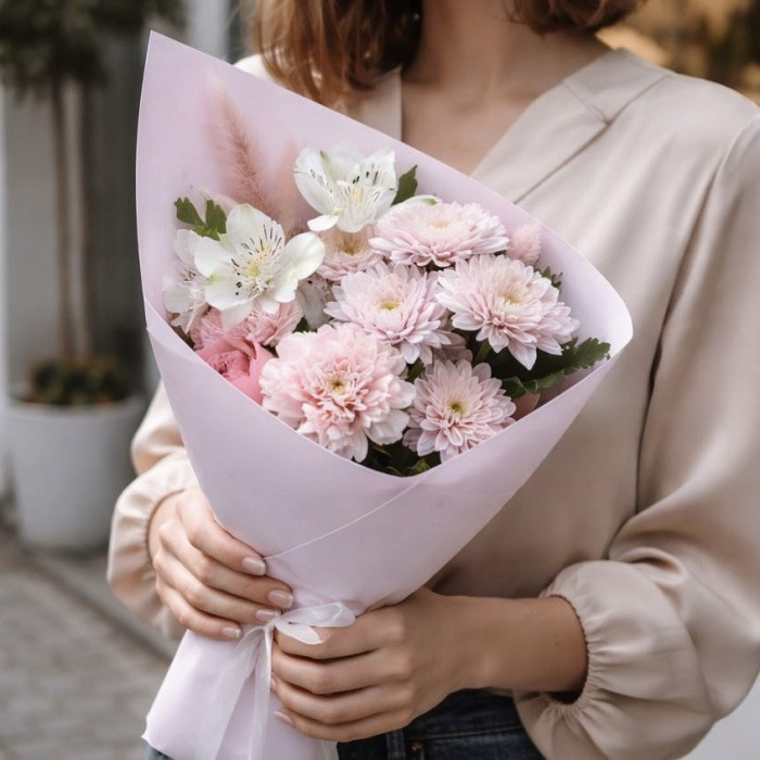 Хризантема с гвоздикой и альстромерией