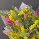 Букет 15 тюльпанов с мимозой