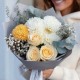 Букет 3 кремовые розы с хризантемой и гипсофилой
