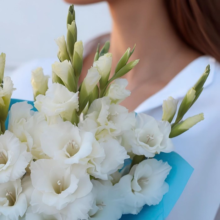 Букет 5 белых гладиолусов