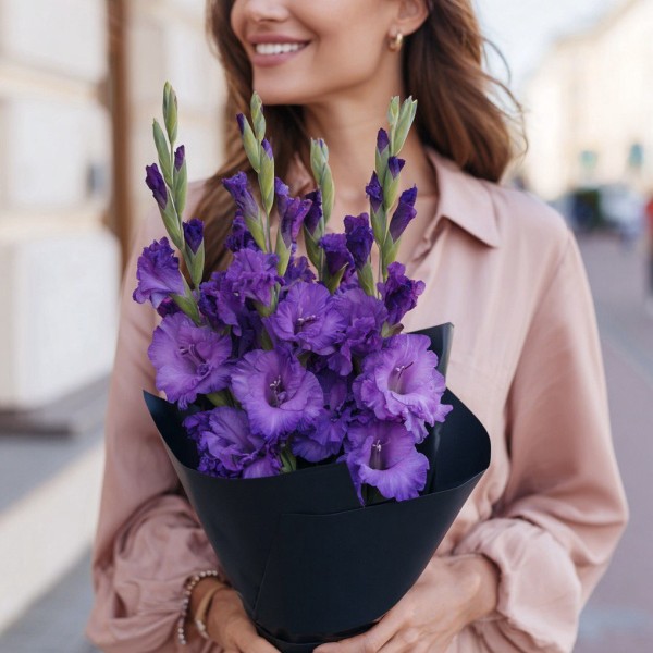 5 фиолетовых гладиолусов